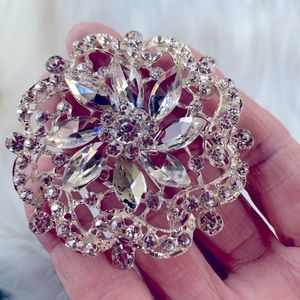 Beautiful Brooch Chrystal lapel